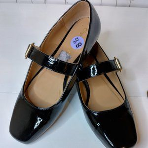 City Classifed Black Patent Flats w/ Gold Buckles Sz 8.5